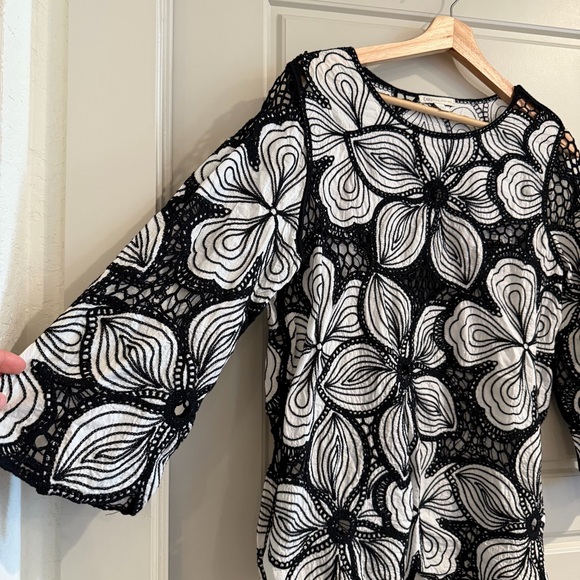 Cato Floral Black White Crochet Cotton Top Size Medium - Picture 2 of 7